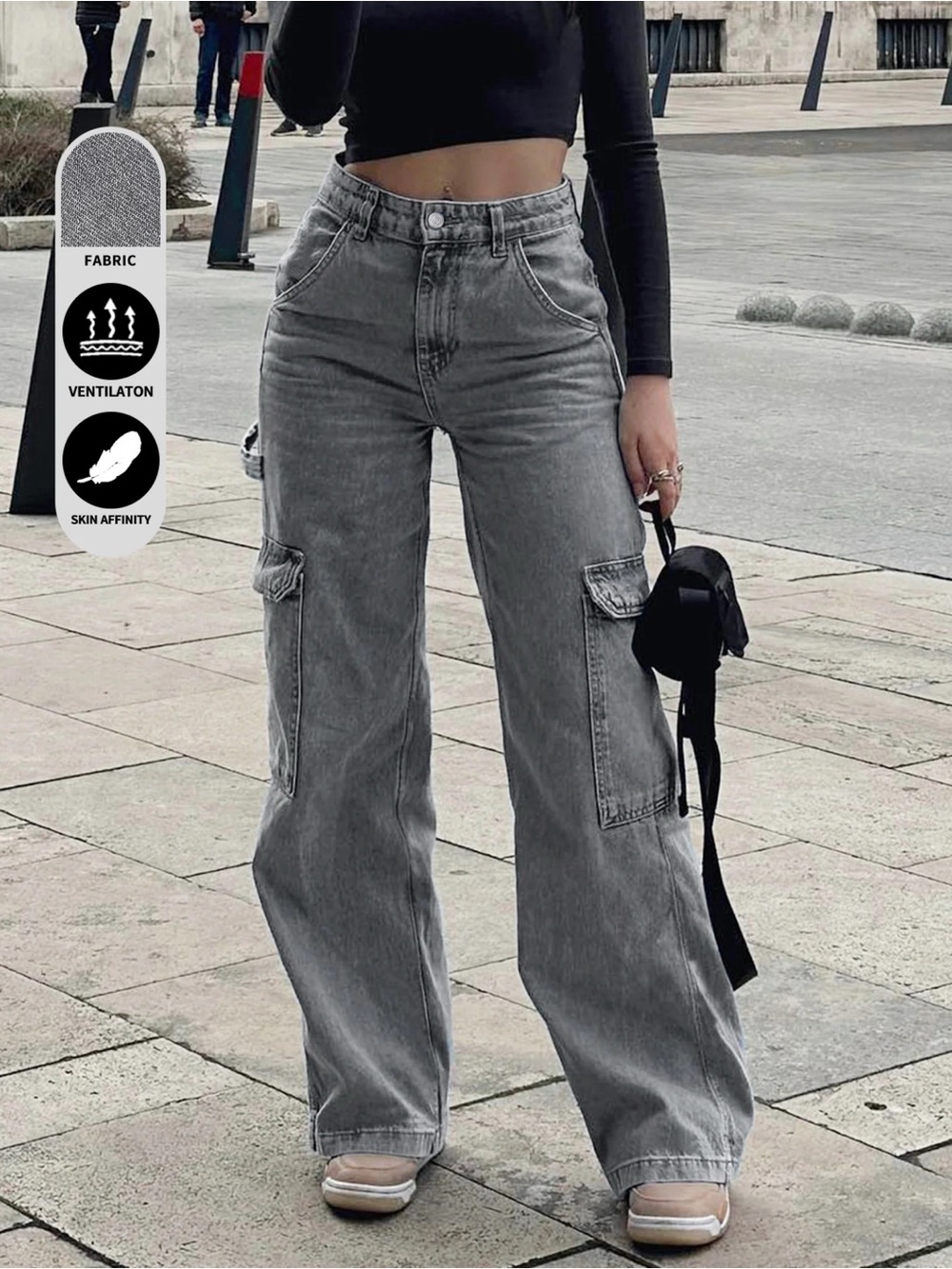 Women’s Loose Straight Leg Cargo Jeans